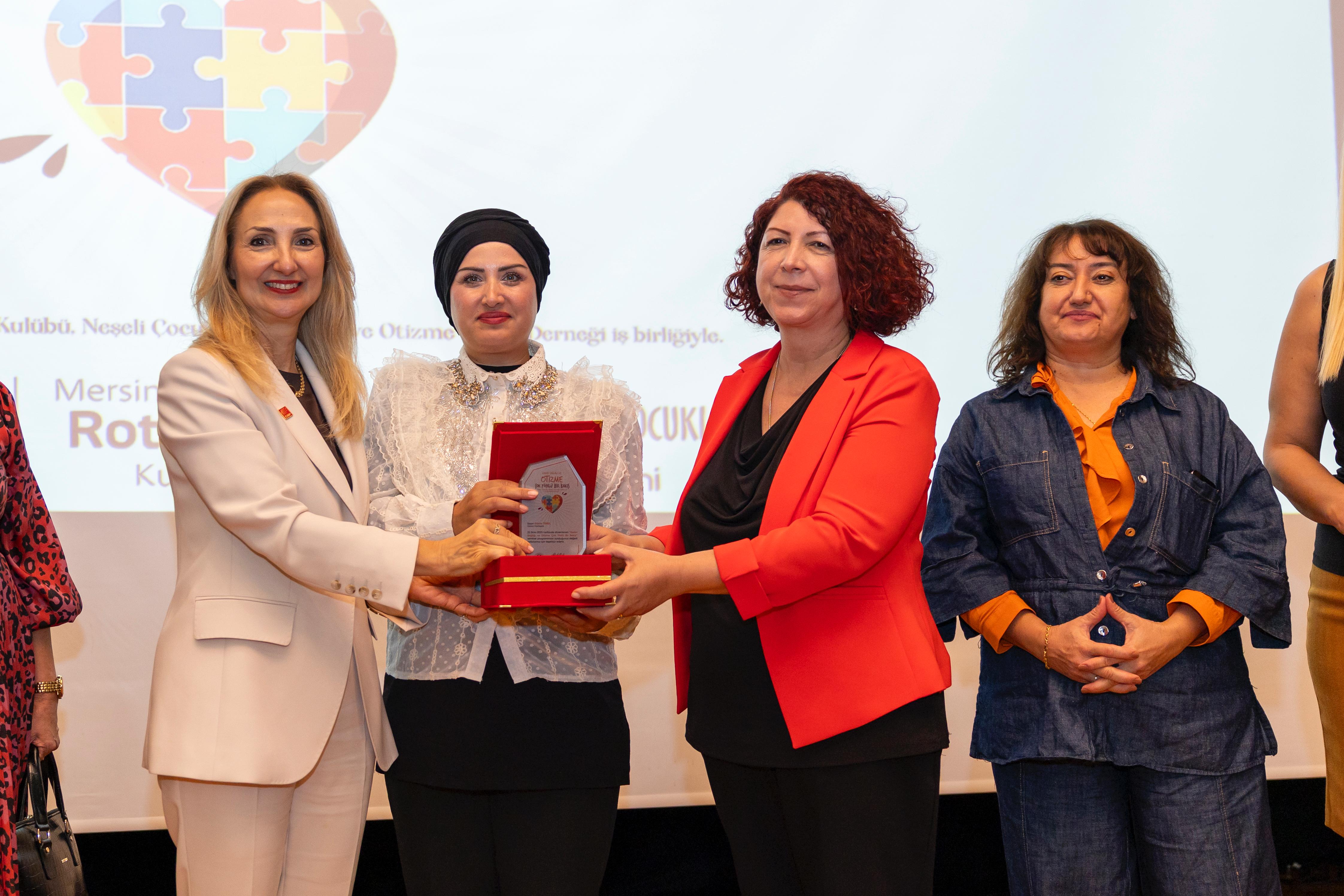 Yenişehir Belediyesinden “Kadın Sağlığı Ve Otizme Çok Yönlü Bir Bakış” Semineri (8)