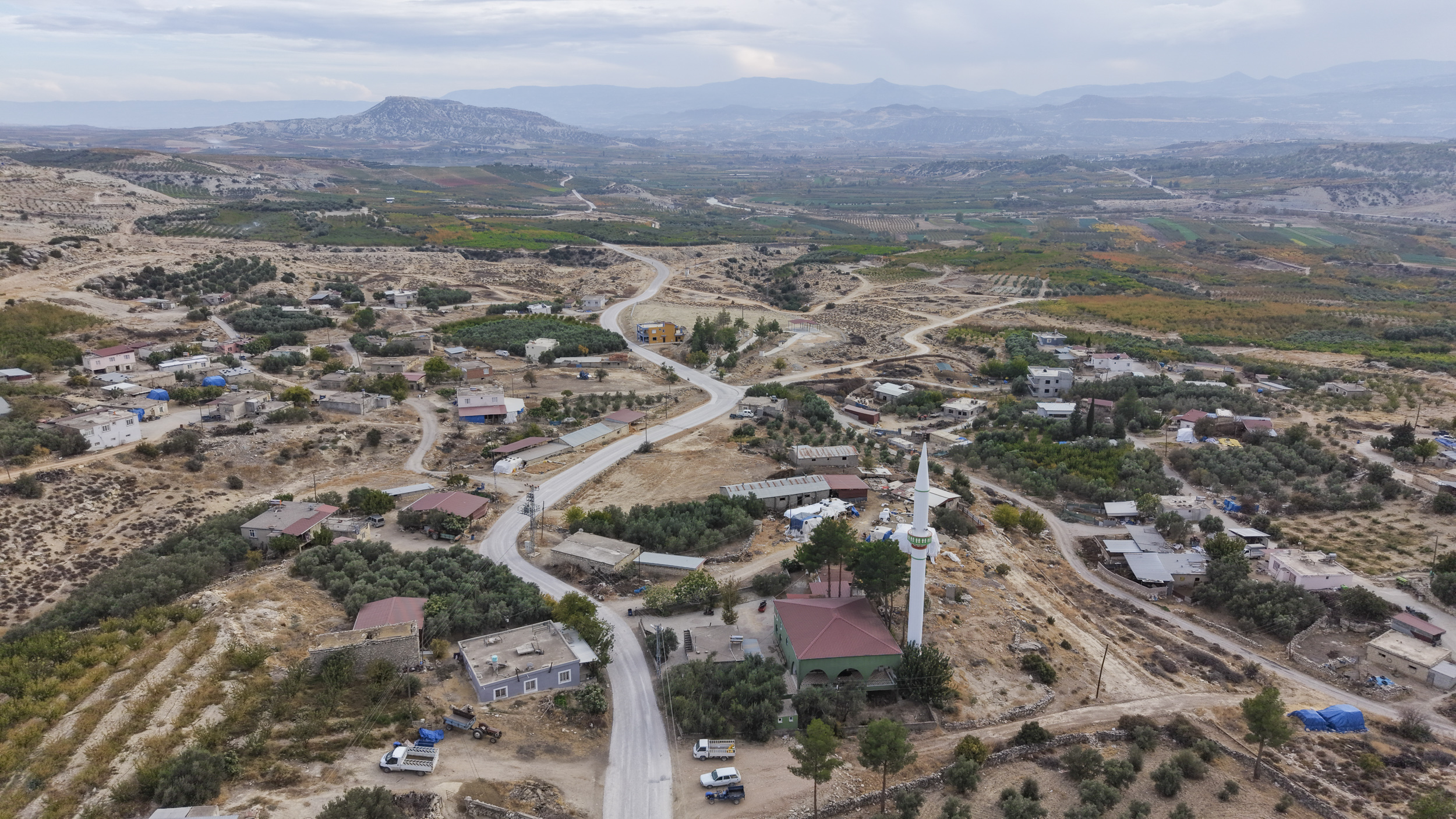 Büyükşehi̇r Beledi̇yesi̇, Mut’un En Ücra Köşeleri̇nde Yol Çalişmalarini S (8)