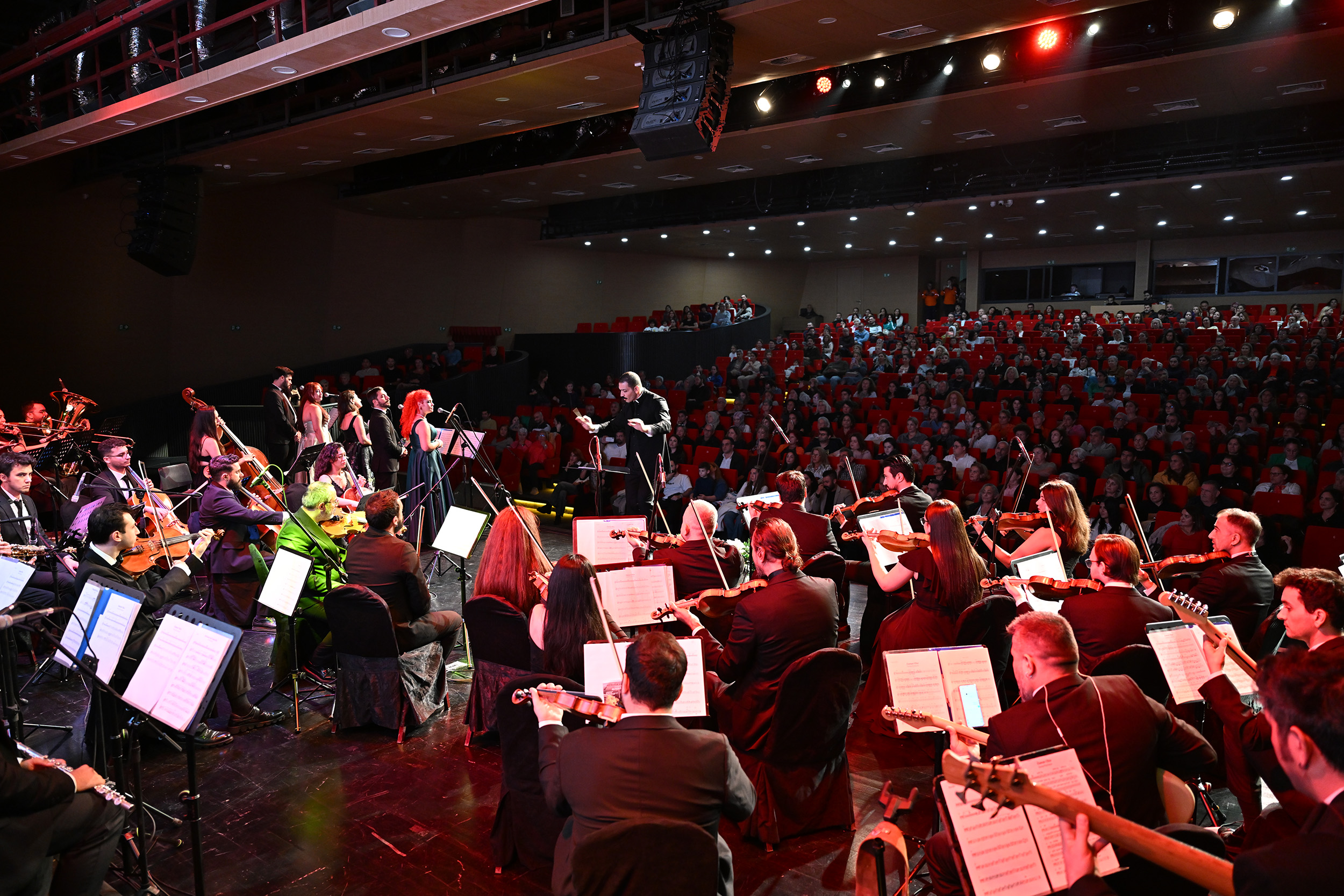 Büyükşehi̇r’den, Öğretmenler Günü’ne Özel ‘Sonbahar Şarkilari’ Konseri̇ (4)