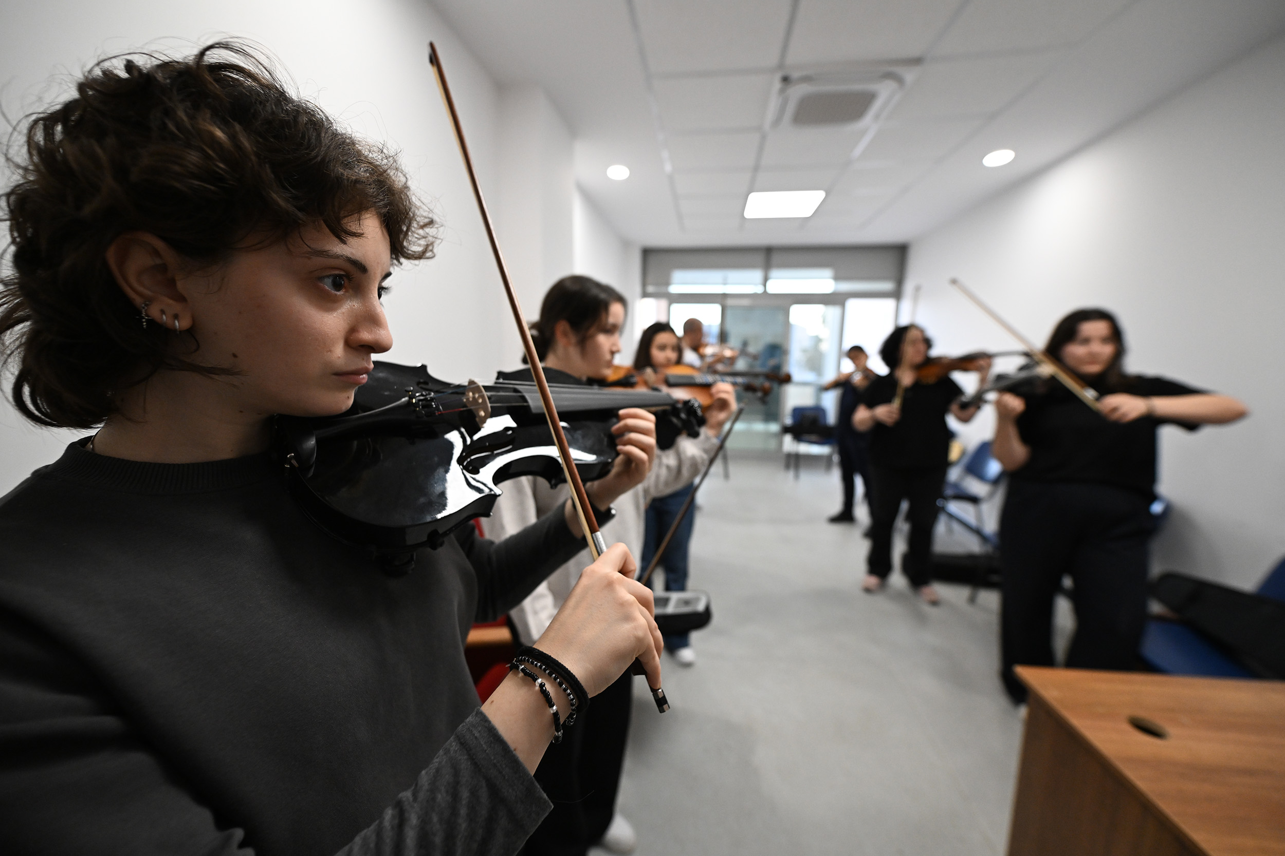 Mersi̇n Büyükşehi̇r’i̇n Ücretsi̇z Enstrüman Kurslarina Yoğun İlgi̇ (3)