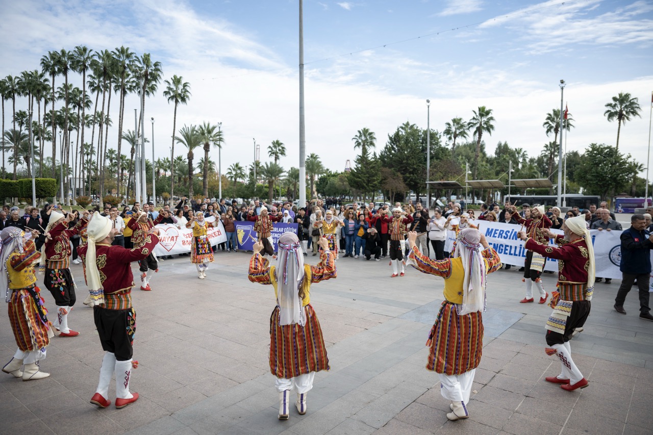 Büyük Büyükşehi̇r Koordi̇nesi̇nde ‘Dünya Engelli̇ler Günü’ Kapsaminda Yürüyüş Gerçekleşti̇ri̇ldi̇ (10)