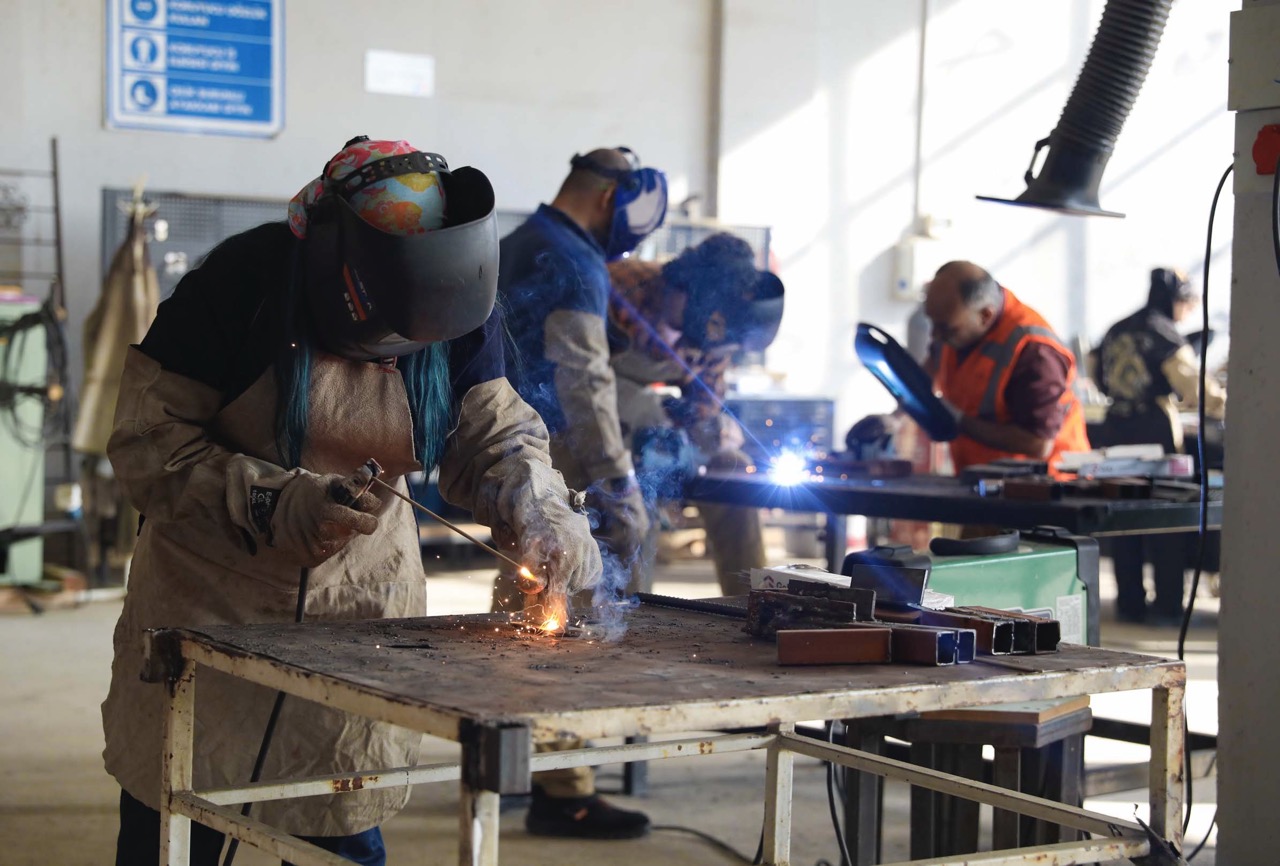 Büyük Büyükşehi̇r Mercek’te Çeli̇k Kaynak Eği̇ti̇mleri̇ Sürüyor (4)-1