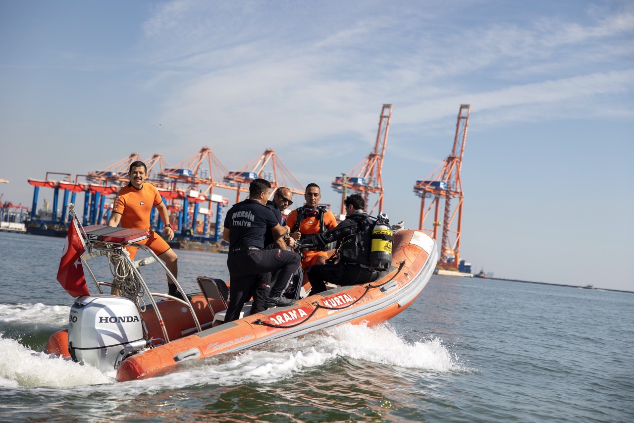 Büyük Mersi̇n Büyükşehi̇r Beledi̇yesi̇ Arama Kurtarma Eki̇pleri̇, Havada, Karada Ve (1) (1)